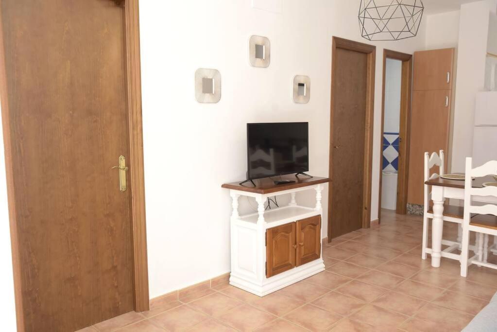 Apartamento Elena - Solo Familias Y Parejas โกนิล เด ลาฟรอนเตรา ภายนอก รูปภาพ