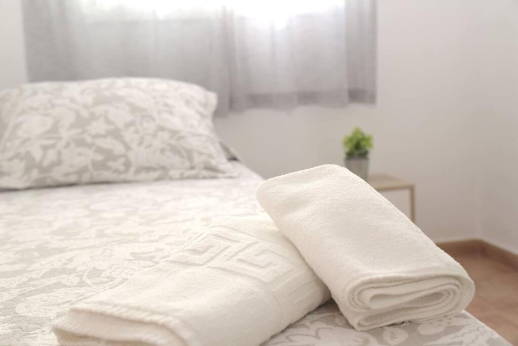 Apartamento Elena - Solo Familias Y Parejas โกนิล เด ลาฟรอนเตรา ภายนอก รูปภาพ