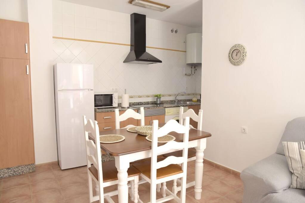 Apartamento Elena - Solo Familias Y Parejas โกนิล เด ลาฟรอนเตรา ภายนอก รูปภาพ