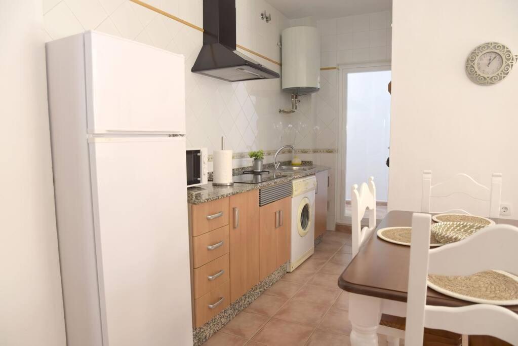 Apartamento Elena - Solo Familias Y Parejas โกนิล เด ลาฟรอนเตรา ภายนอก รูปภาพ