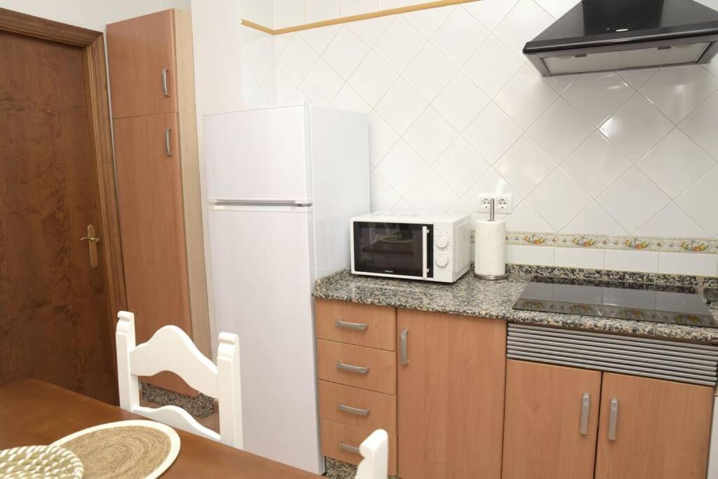 Apartamento Elena - Solo Familias Y Parejas โกนิล เด ลาฟรอนเตรา ภายนอก รูปภาพ