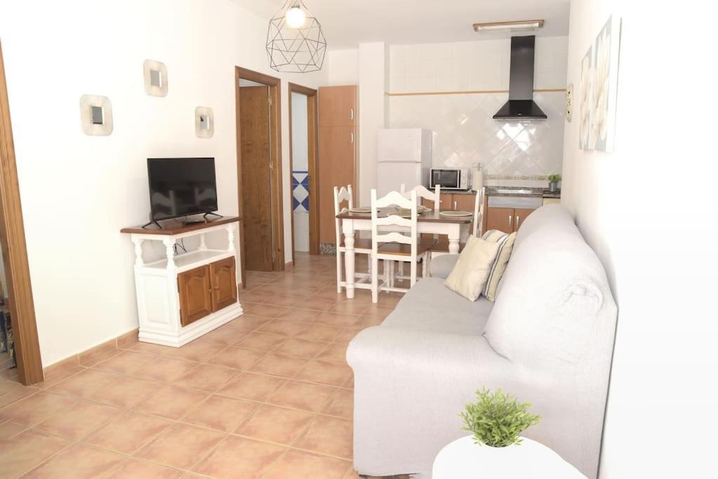 Apartamento Elena - Solo Familias Y Parejas โกนิล เด ลาฟรอนเตรา ภายนอก รูปภาพ