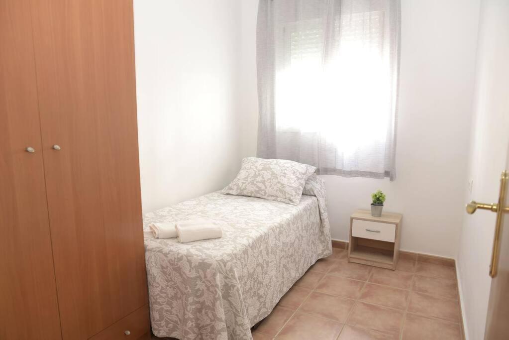 Apartamento Elena - Solo Familias Y Parejas โกนิล เด ลาฟรอนเตรา ภายนอก รูปภาพ