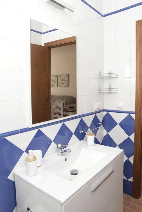 Apartamento Elena - Solo Familias Y Parejas โกนิล เด ลาฟรอนเตรา ภายนอก รูปภาพ