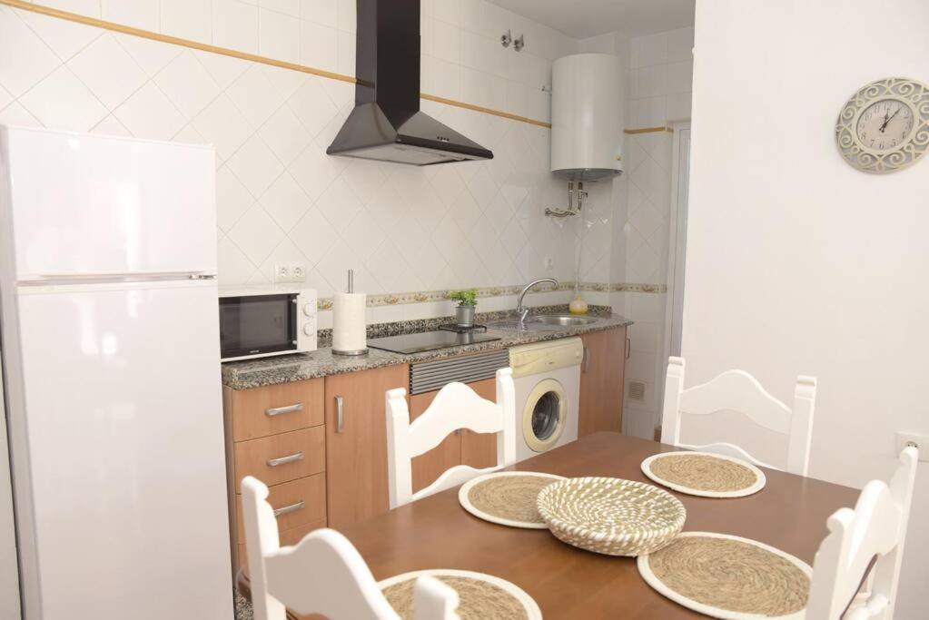 Apartamento Elena - Solo Familias Y Parejas โกนิล เด ลาฟรอนเตรา ภายนอก รูปภาพ