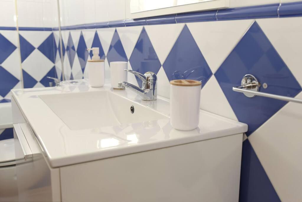 Apartamento Elena - Solo Familias Y Parejas โกนิล เด ลาฟรอนเตรา ภายนอก รูปภาพ