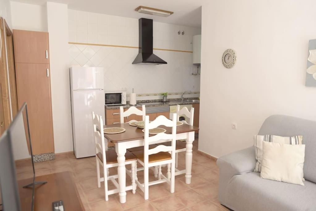 Apartamento Elena - Solo Familias Y Parejas โกนิล เด ลาฟรอนเตรา ภายนอก รูปภาพ
